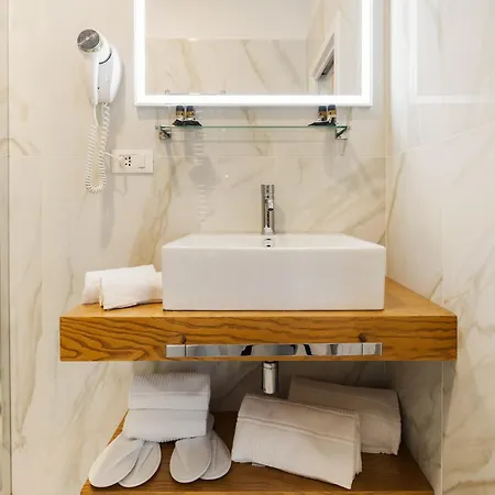 Albadea Deco&jacuzzi 4*